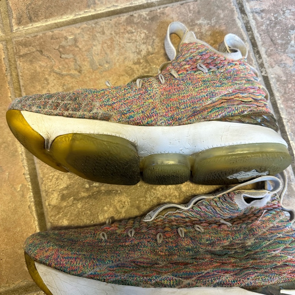 Lebron Fruity Pebbles basketball shoes size 7